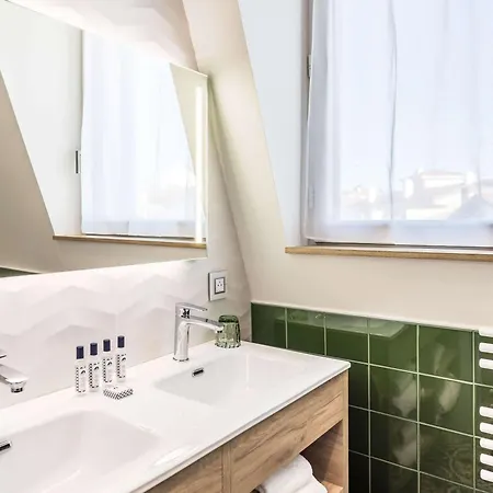 Hotel Madison Jean De Luz - Handwritten Collection