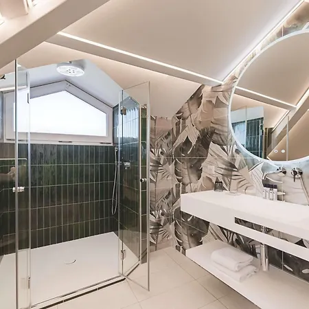 Madison Jean De Luz - Handwritten Collection Hotel