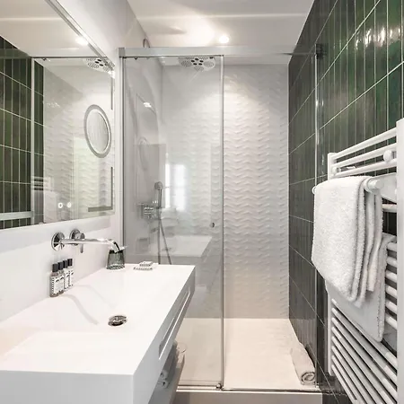 Madison Jean De Luz - Handwritten Collection Hotel 4*