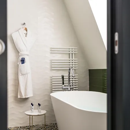Madison Jean De Luz - Handwritten Collection Hotel